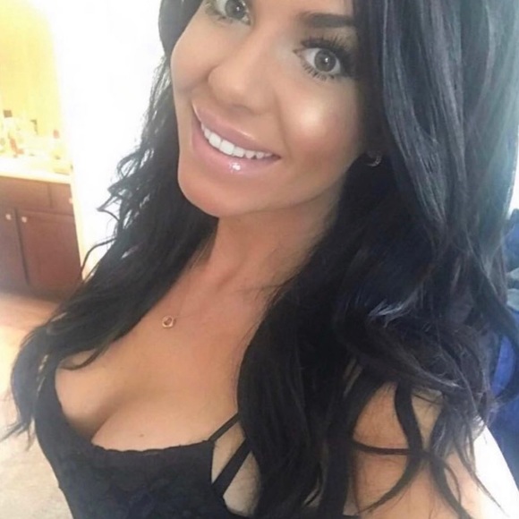 Meet your Posher, Chelsie - Picture 1 of 1